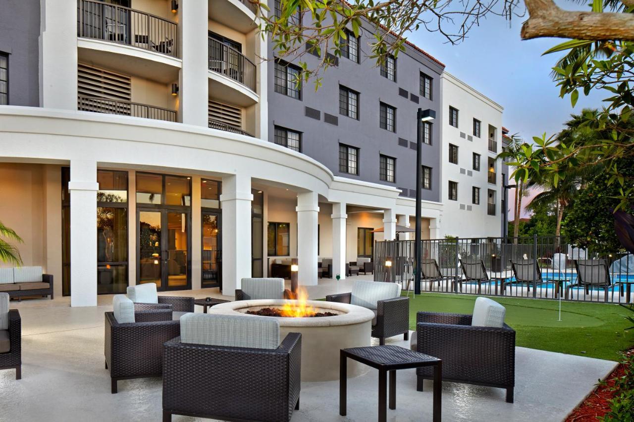 Отель Courtyard By Marriott Стюарт Экстерьер фото