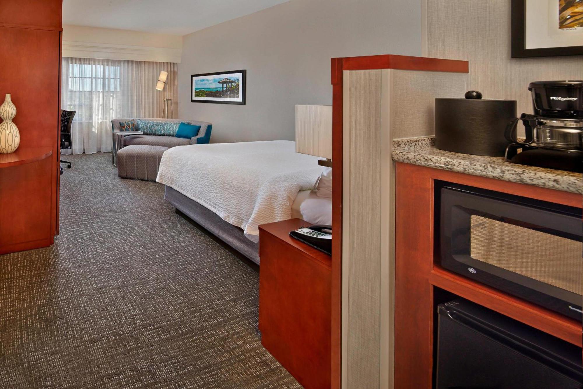 Отель Courtyard By Marriott Стюарт Экстерьер фото