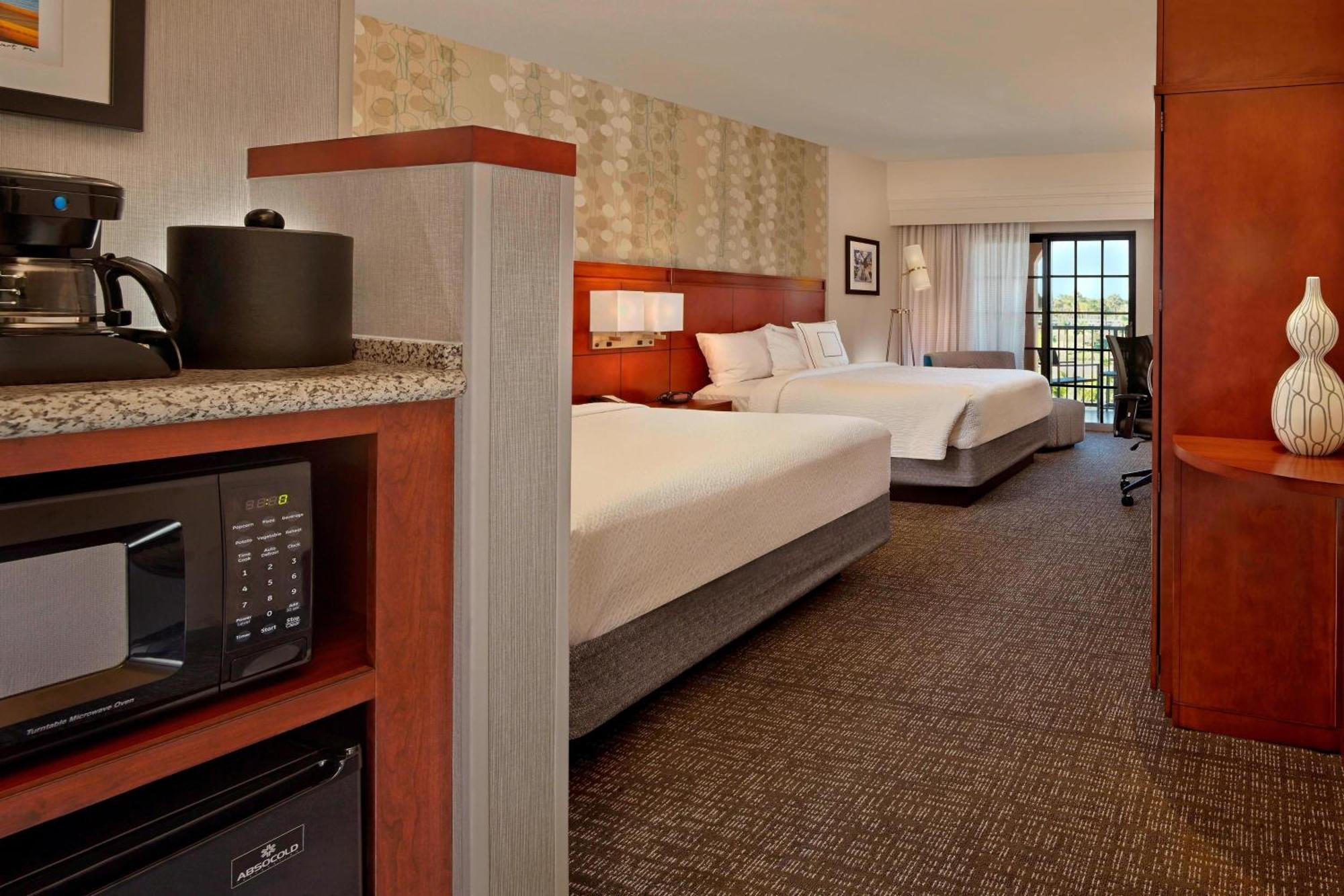 Отель Courtyard By Marriott Стюарт Экстерьер фото