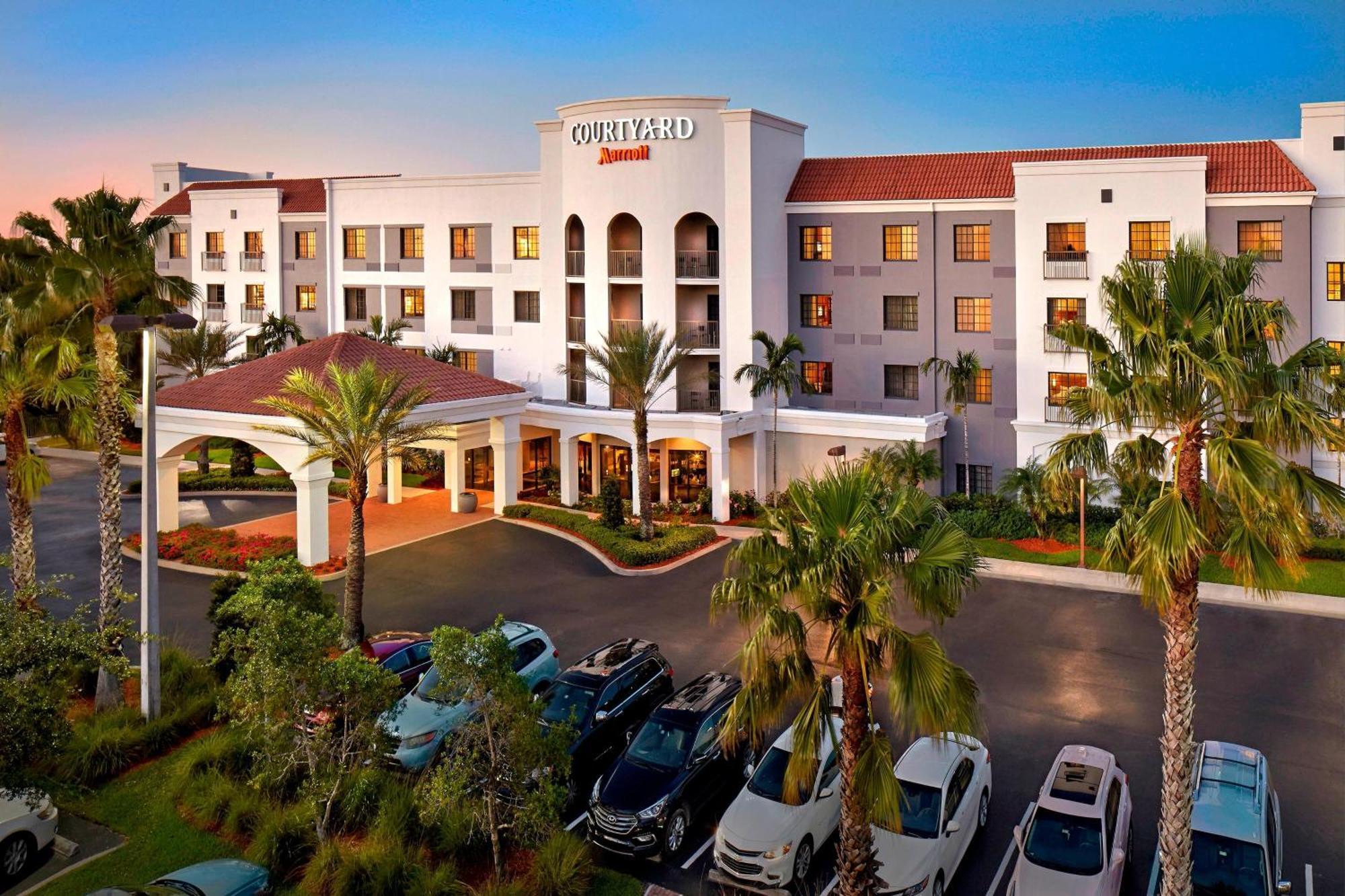 Отель Courtyard By Marriott Стюарт Экстерьер фото
