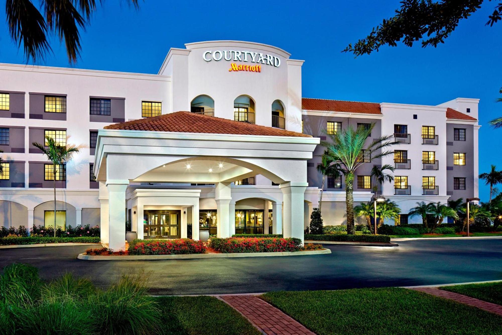 Отель Courtyard By Marriott Стюарт Экстерьер фото