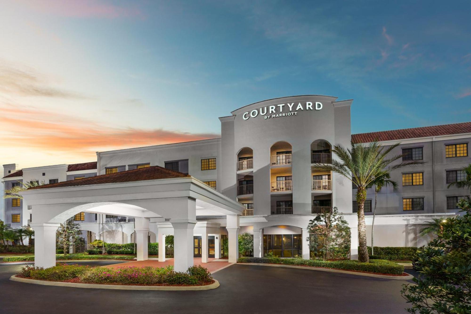 Отель Courtyard By Marriott Стюарт Экстерьер фото