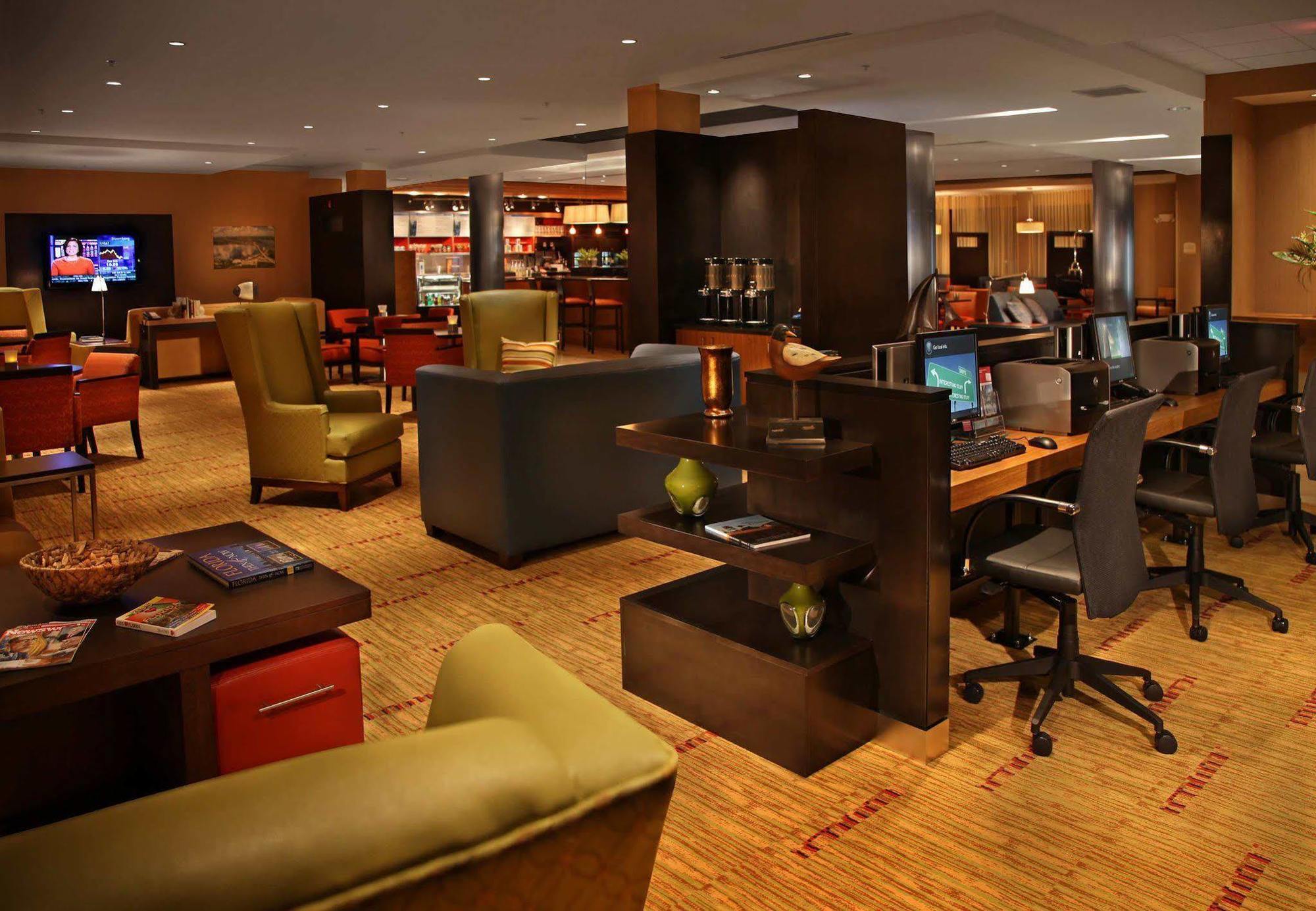 Отель Courtyard By Marriott Стюарт Экстерьер фото