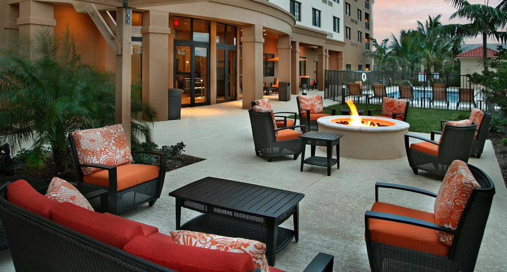 Отель Courtyard By Marriott Стюарт Экстерьер фото